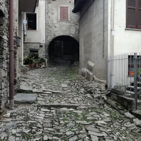 Casa Tarcisio Faggeto Lario