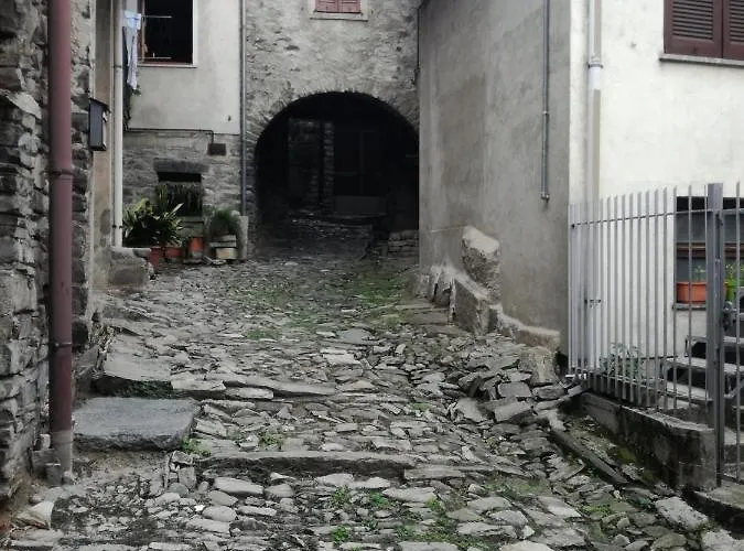 Casa Tarcisio Faggeto Lario